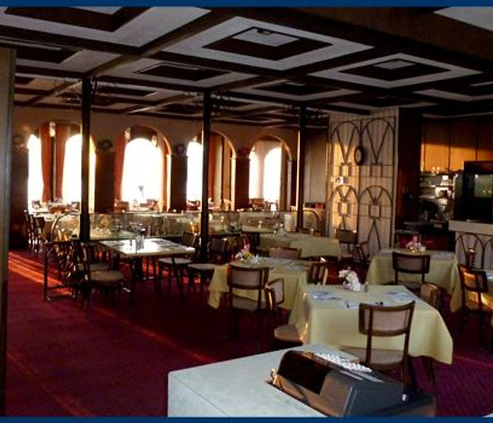 La Gondola dining room with harbour-facing windows
